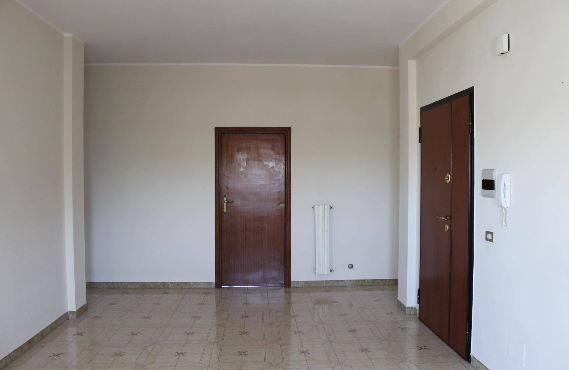 In Via Imbriani, in un tranquillo contesto residenziale, proponiamo la vendita di un appartamento posto al 3° piano di un condominio con ascensore, 