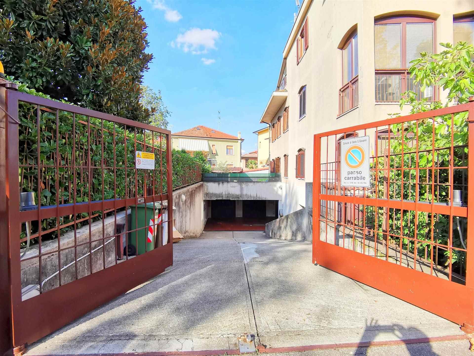 SESTO SAN GIOVANNI, Garage / Parking space for sale of 71 Sq. mt., Good condition, Energetic class: Not subject, placed at Buried, composed by: 1 