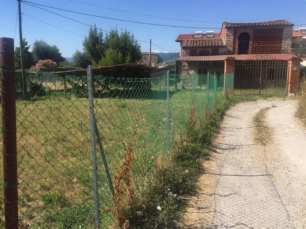 Villa a schiera da ristrutturare in zona Lammari a Capannori