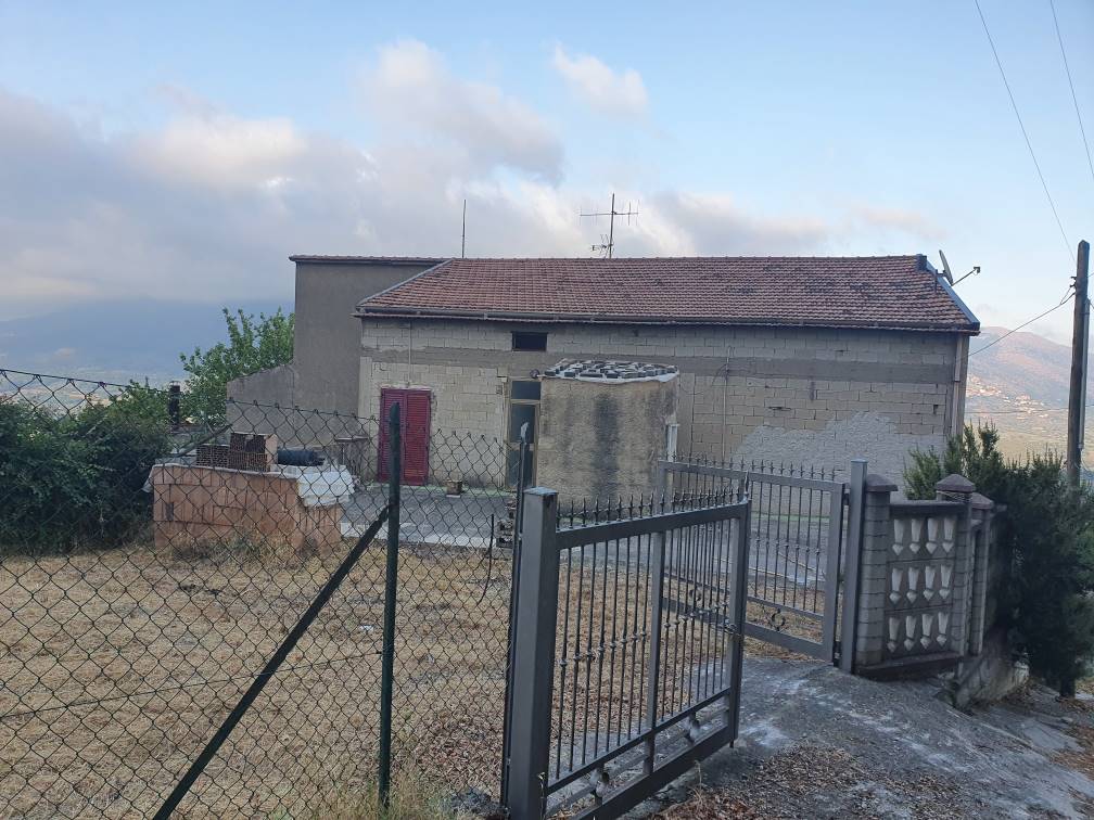 Casa semi indipendente in Tempa del Grillo in zona Serra a Castelcivita