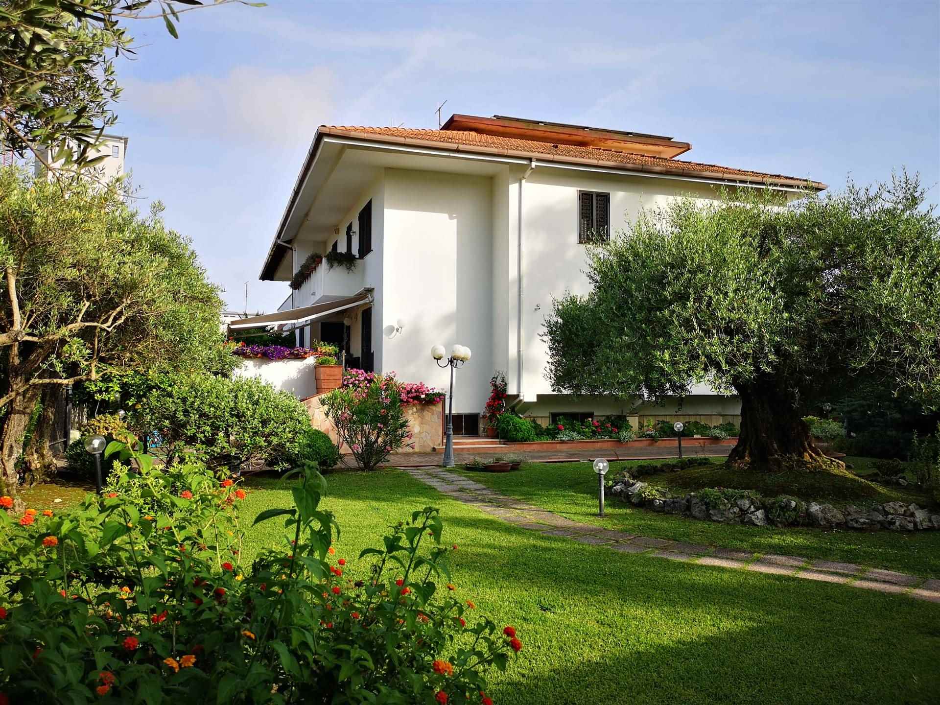 SAN LEONARDO / ARECHI / MIGLIARO, SALERNO, Villa for sale of 230 Sq. mt., Good condition, Heating Individual heating system, composed by: 8 Rooms, 