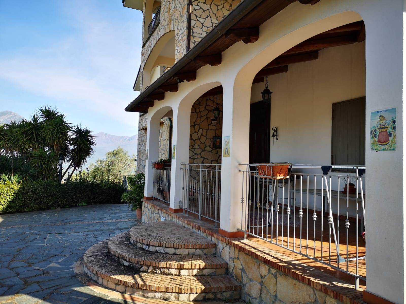 SANTA MARIA A VICO, GIFFONI VALLE PIANA, Villa for sale of 696 Sq. mt., Excellent Condition, Heating Individual heating system, composed by: 10 Rooms,