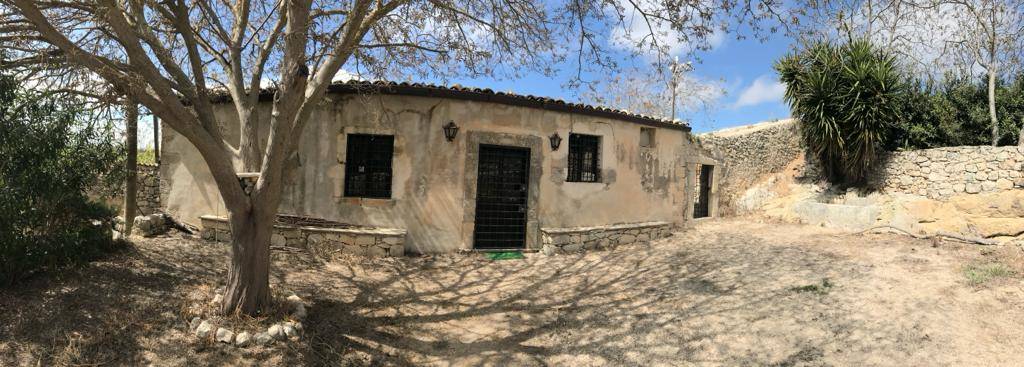 CHIARAMONTE GULFI, Rustic farmhouse for sale of 310 Sq. mt., Habitable, Heating Non-existent, Energetic class: G, Epi: 175 kwh/m2 year, placed at 