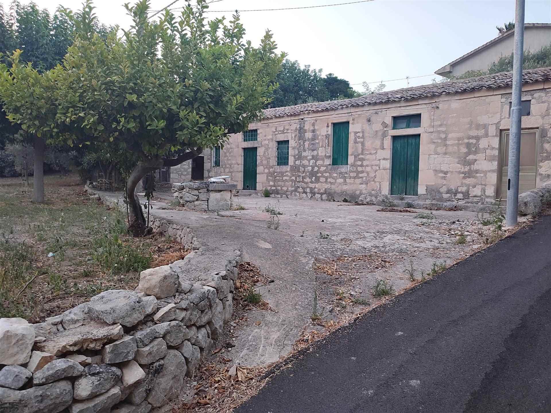 FRIGINTINI, MODICA, Rustic farmhouse for sale of 159 Sq. mt., Be restored, Heating Non-existent, Energetic class: G, Epi: 175 kwh/m2 year, placed at 