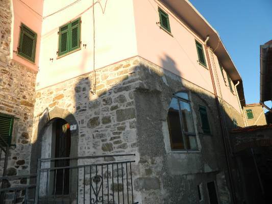Casa semi indipendente abitabile a Fivizzano