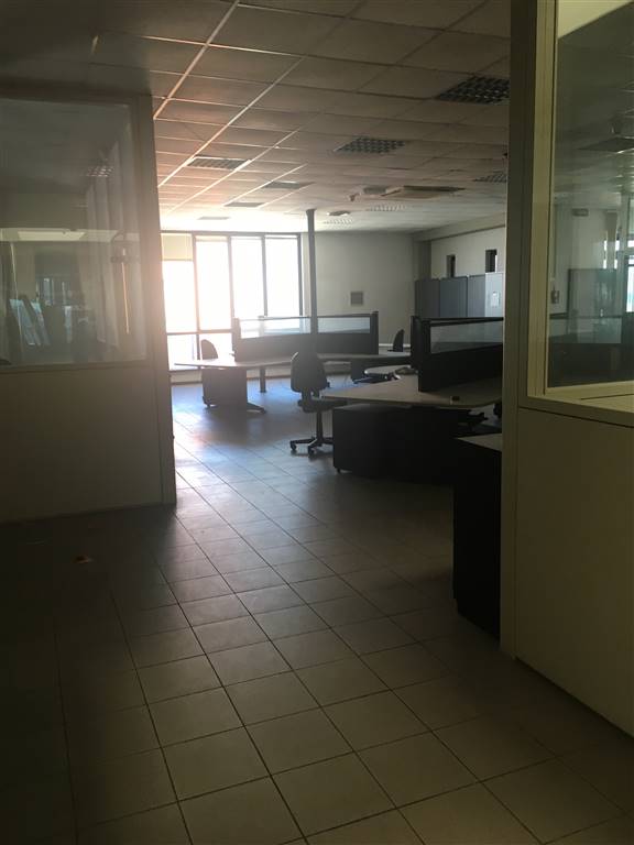 GHEZZANO, SAN GIULIANO TERME, Office for rent of 600 Sq. mt., Good condition, Heating Individual heating system, Energetic class: G, placed at 1°, 