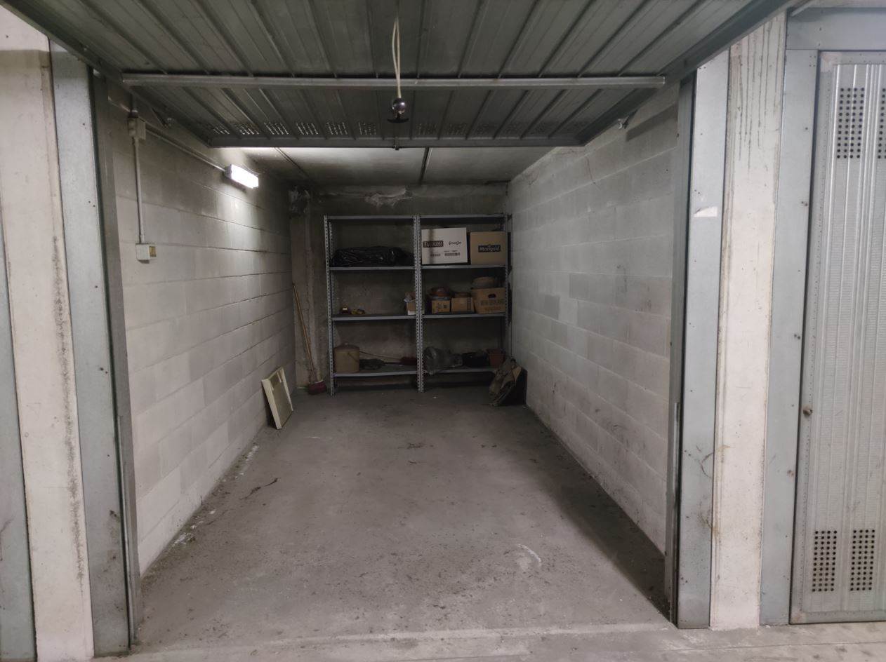 INVERIGO, Garage zur miete von 16 Qm, Energie-klasse: Nicht unterstellt, zusammengestellt von: 1 Raume, Doppel Box, Preis: € 90