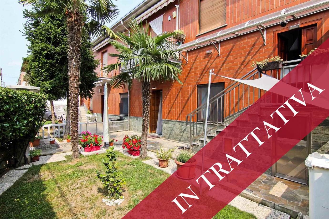 Villa bifamiliare in vendita a Limbiate Monza Brianza