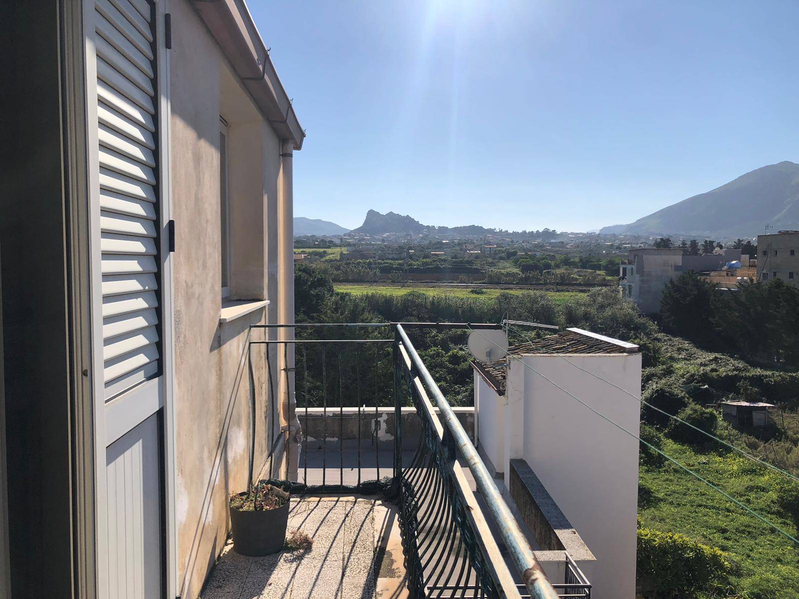 FICARAZZI, Detached apartment for sale of 147 Sq. mt., Be restored, Heating Non-existent, Energetic class: G, placed at Ground, composed by: 6 Rooms, 