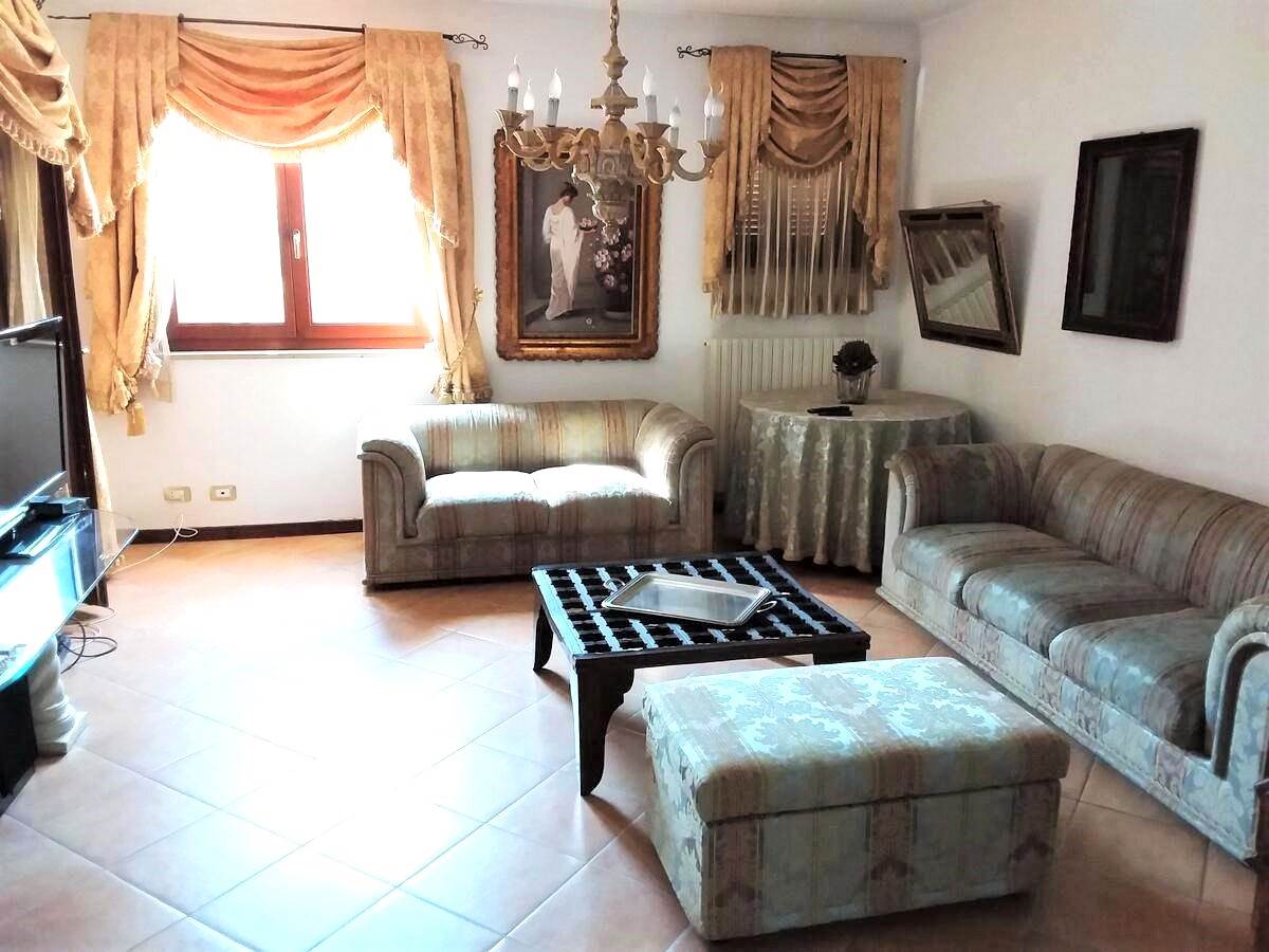 Villa a schiera in ottime condizioni in zona Montesicuro a Ancona