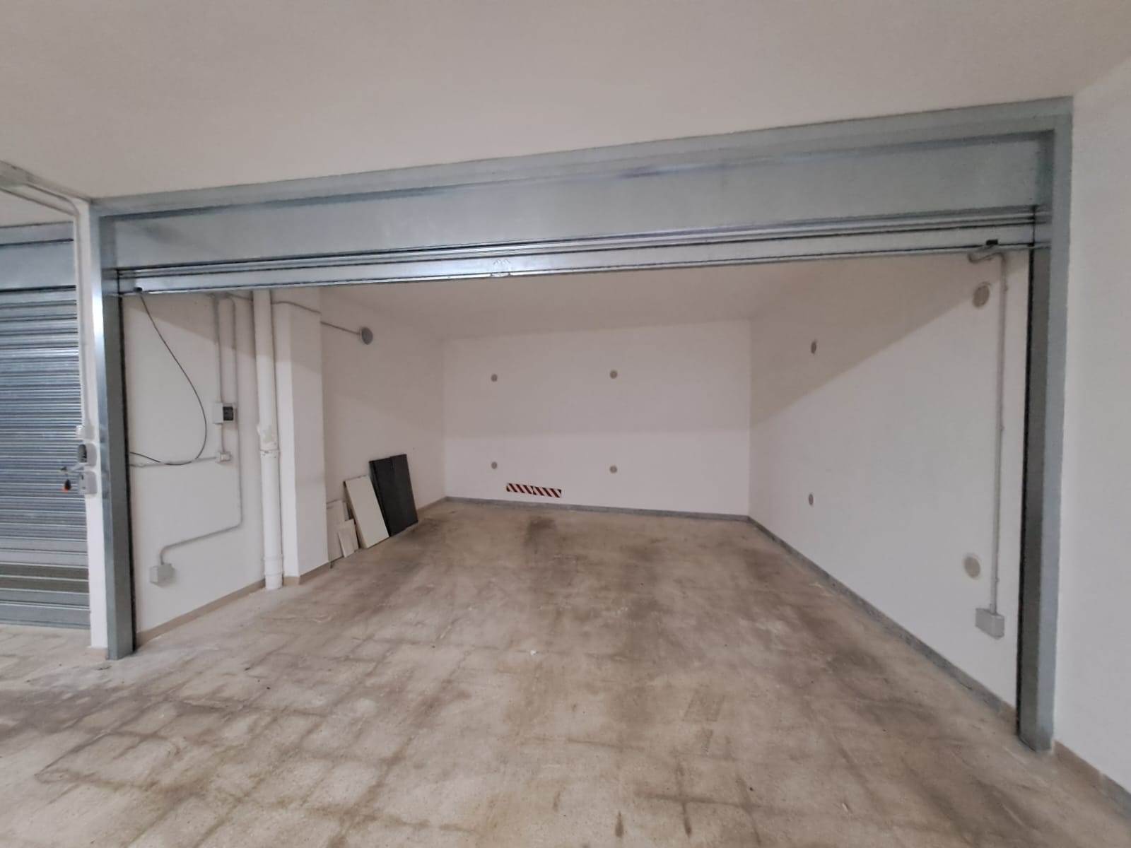 Garage / posto auto in affitto a Valenzano Bari
