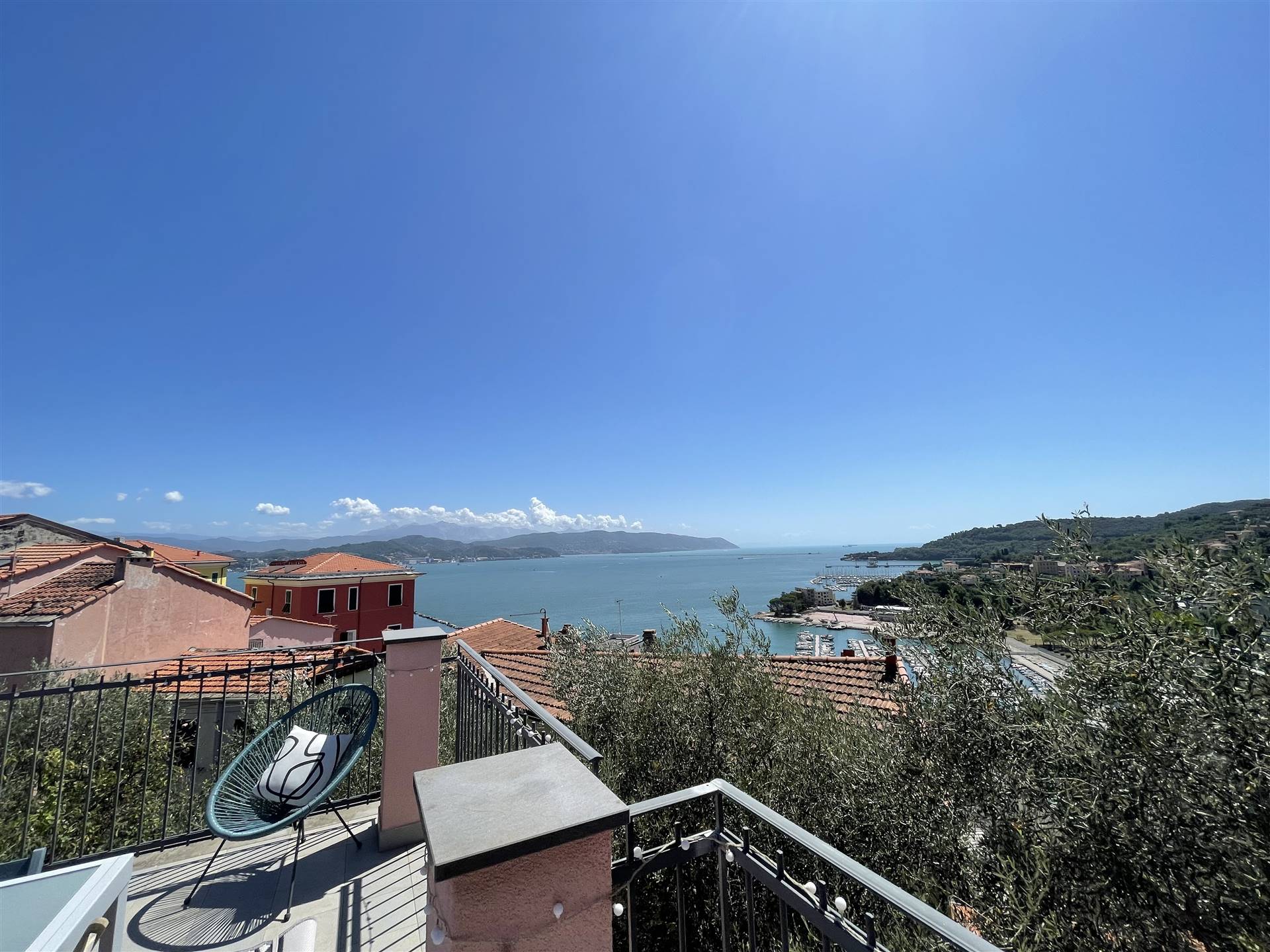 Villa bifamiliare in vendita a La Spezia Cadimare