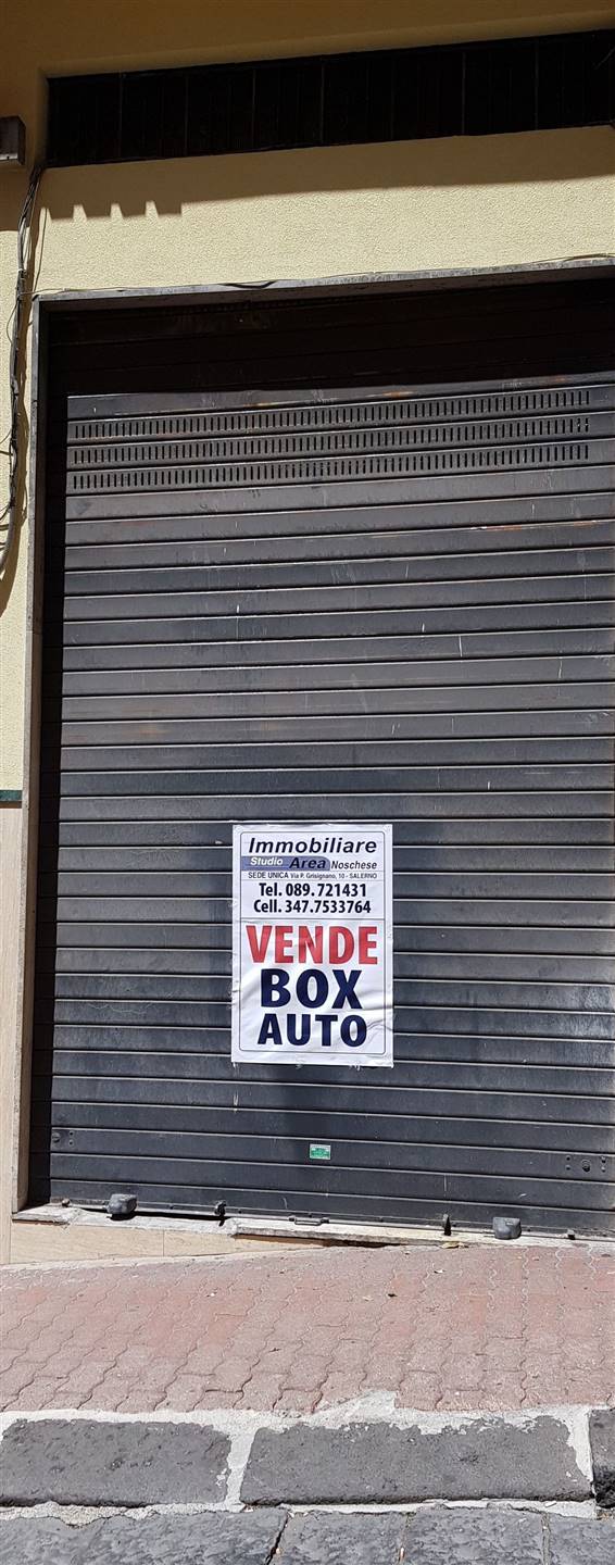 Garage / Posto auto in Via Salvatore Calenda 25 in zona Carmine a Salerno