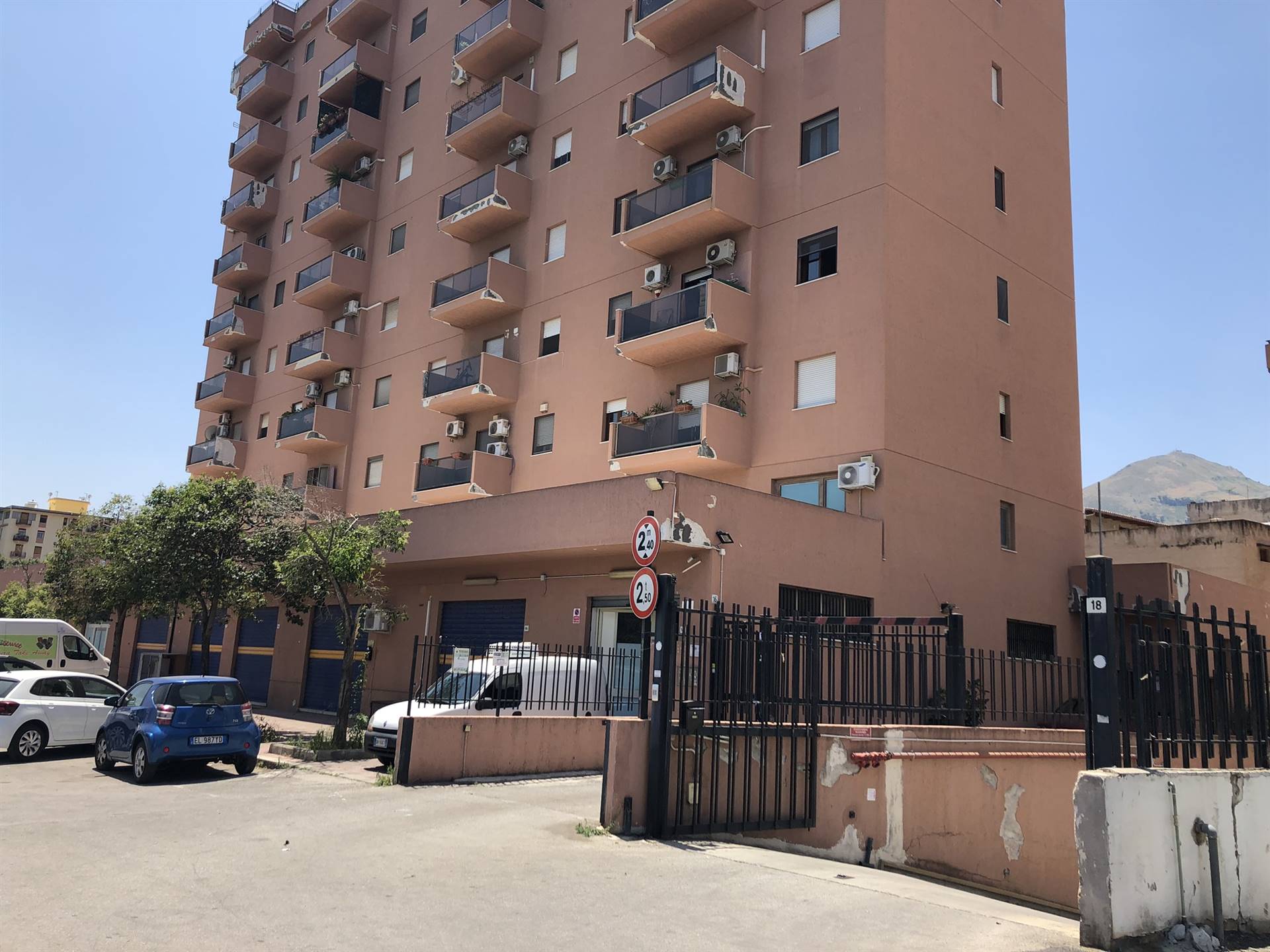 UDITORE, PALERMO, Office for rent of 60 Sq. mt., Excellent Condition, Heating Non-existent, Energetic class: G, Epi: 65 kwh/m3 year, placed at 