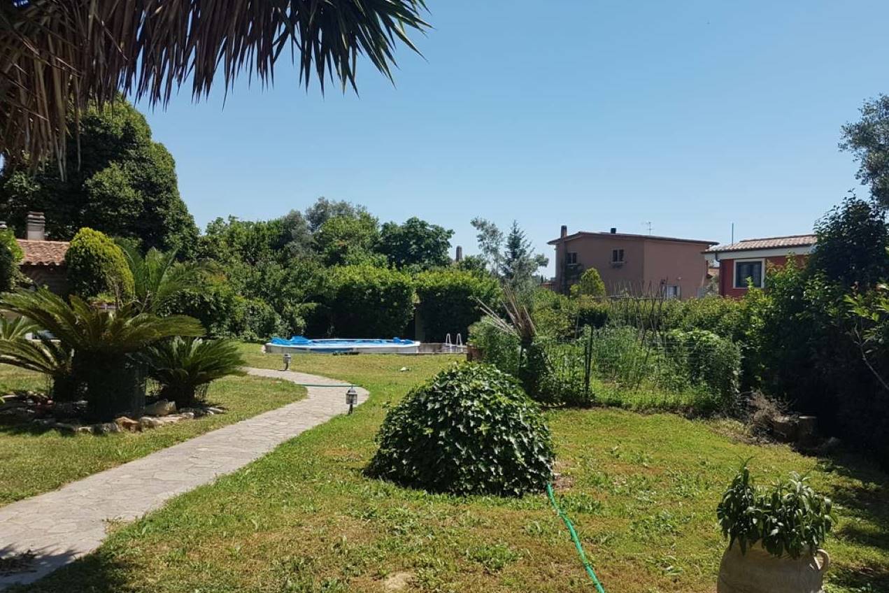 Villa bifamiliare in vendita a Roma Valle Santa