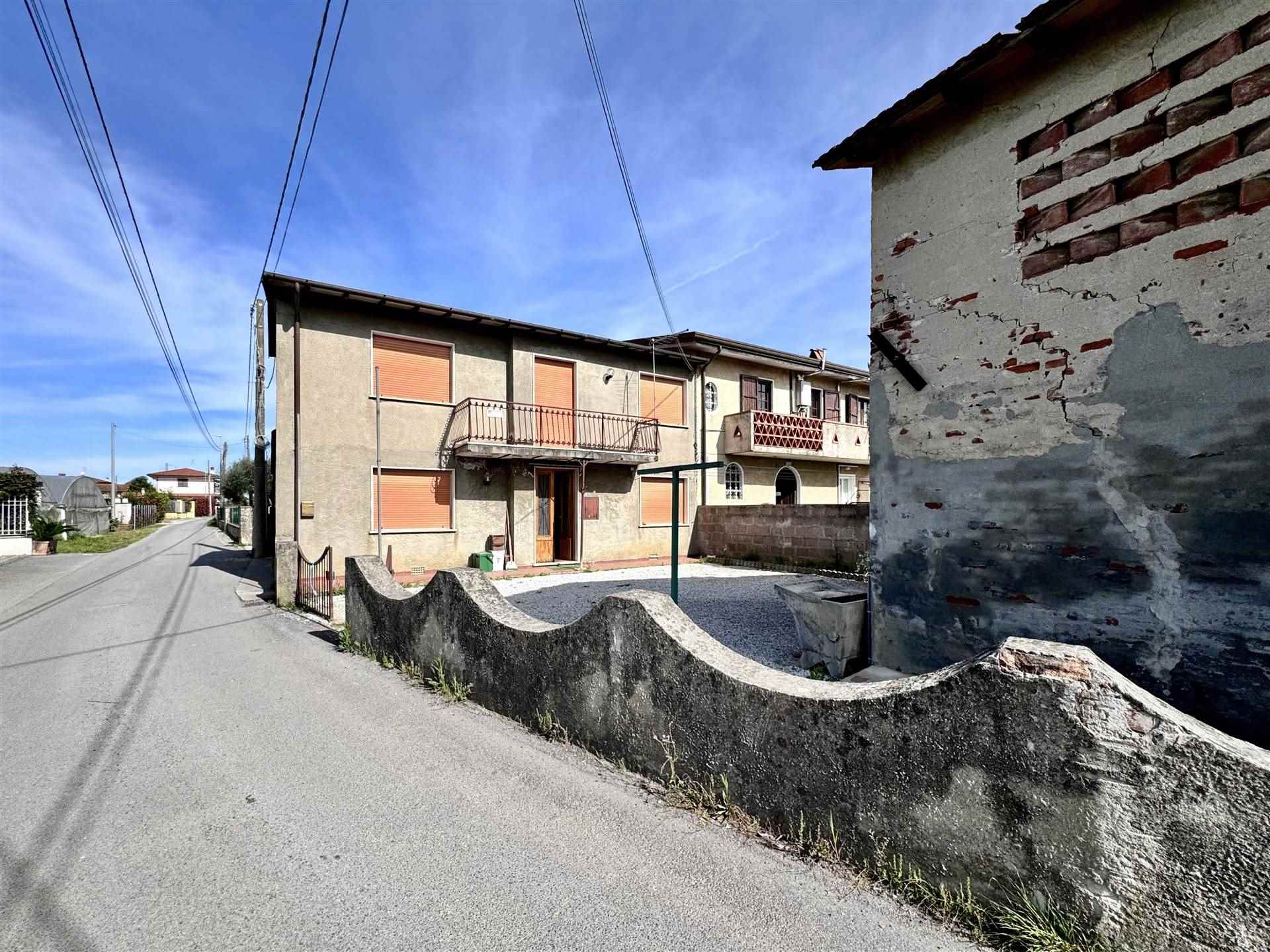 Villa bifamiliare in vendita a Camaiore Lucca Capezzano Pianore