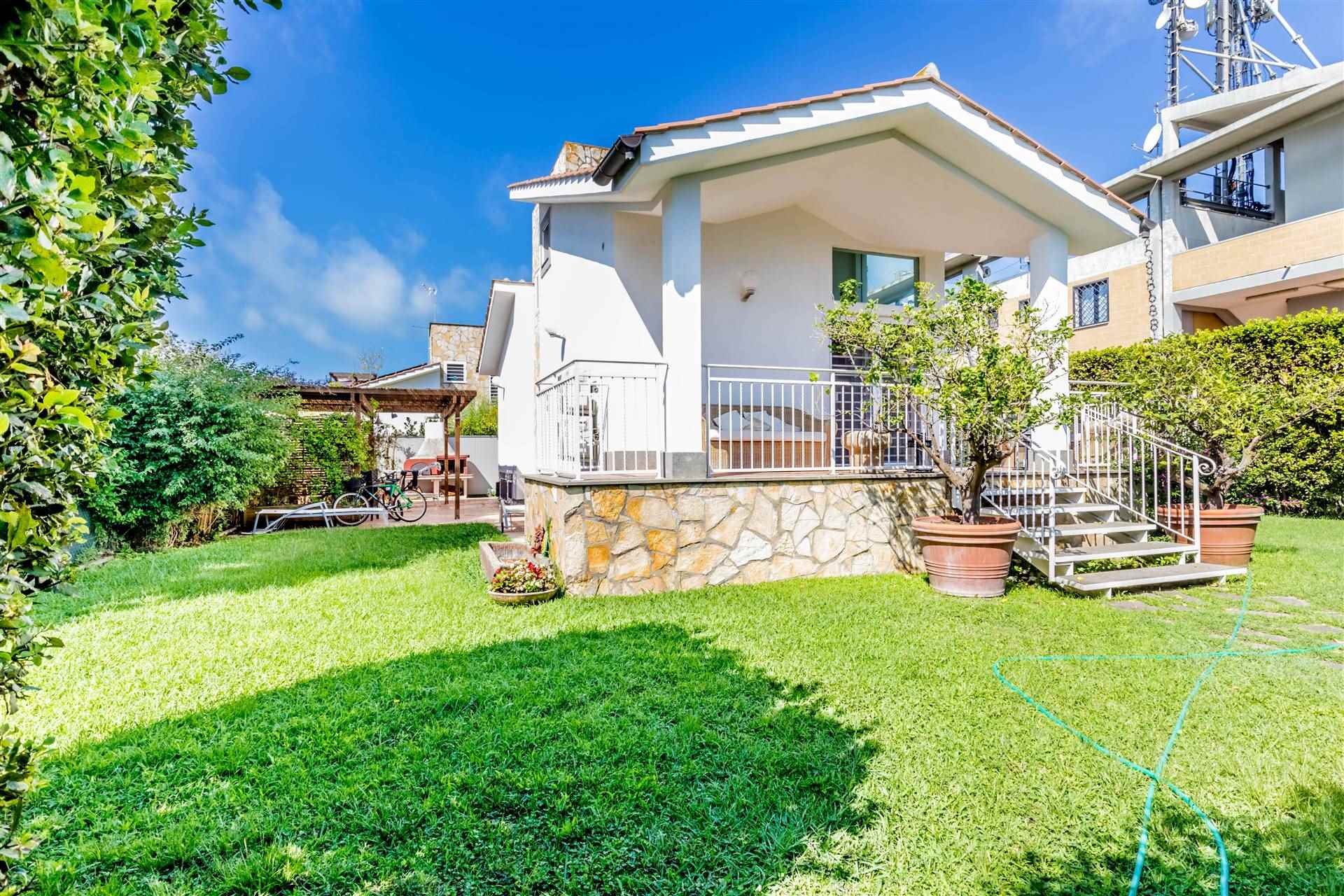 Villa in Via Castellammare 244 in zona Fregene a Fiumicino