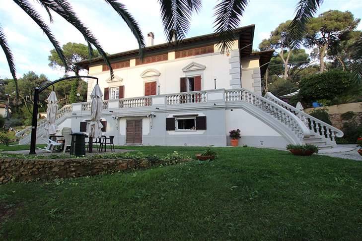 Villa in ottime condizioni in zona Quercianella a Livorno