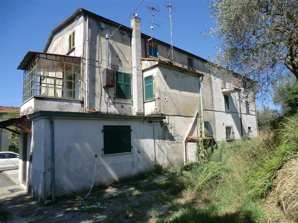 Casa semi indipendente da ristrutturare a Sarzana