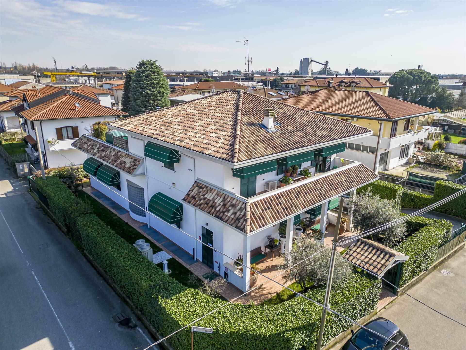 Villa in vendita a Cardano Al Campo Varese