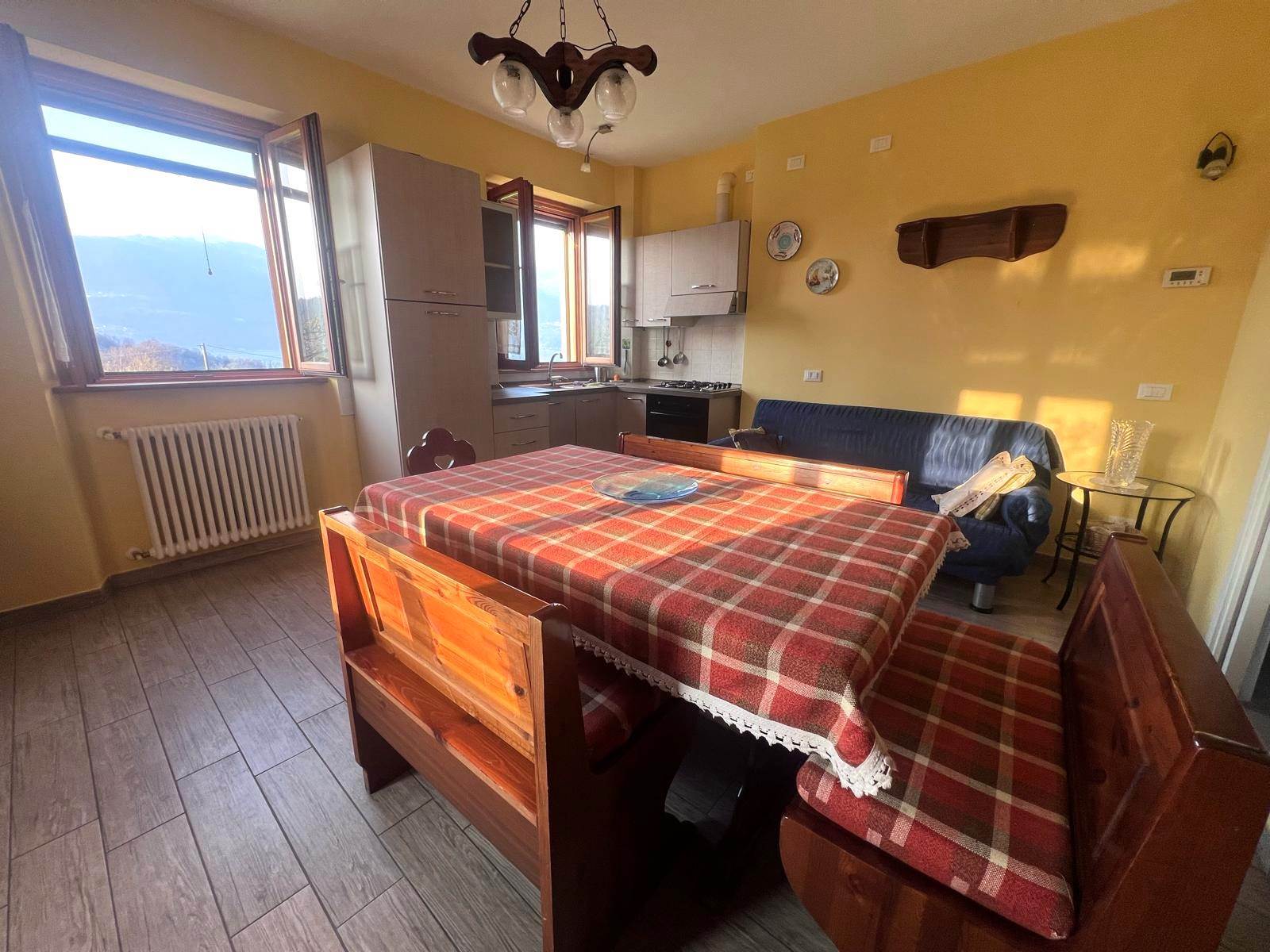 Foto AFFITTO TRANSITORIO - NO RESIDENZA -  PORZIONE DI CASA LIBERA 3 LATI CON GIARDINO