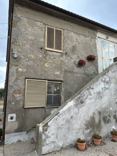 Rustico casale abitabile a Magliano in Toscana