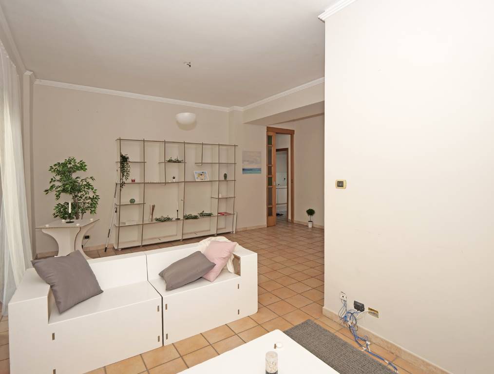 CIRCONVALLAZIONE, CATANIA, Apartment for sale of 138 Sq. mt., Good condition, Heating Individual heating system, placed at 1° on 4, composed by: 4.5 Rooms, Show cooking, , 2 Bedrooms, 2 Bathrooms, 