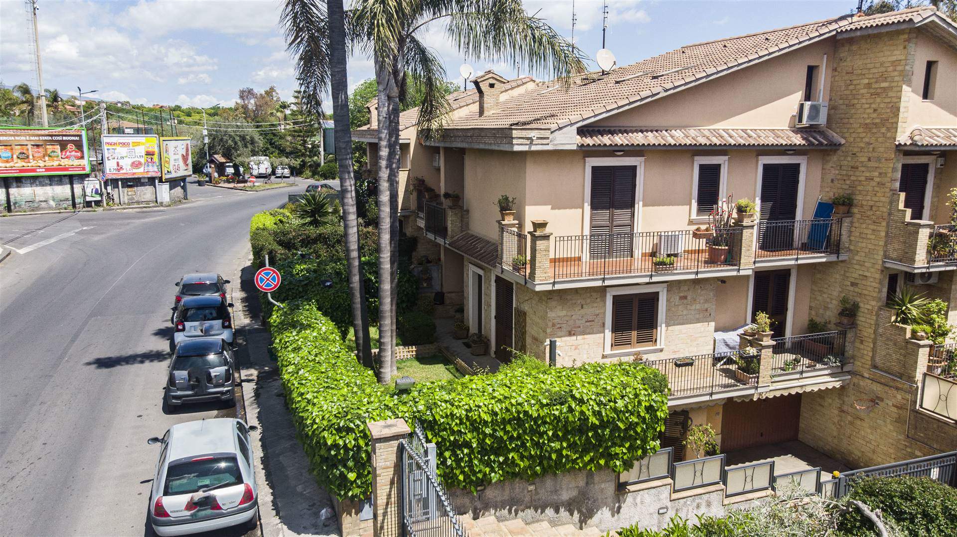 VALVERDE, Terraced villa for sale of 165 Sq. mt., Excellent Condition, Heating Individual heating system, placed at Ground on 4, composed by: 5 Rooms,