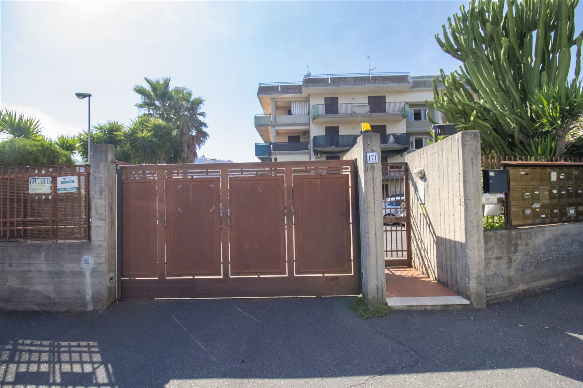 NIZZETI, ACI CATENA, Apartment for sale of 96 Sq. mt., Good condition, Heating Individual heating system, Energetic class: G, placed at 1°, composed 