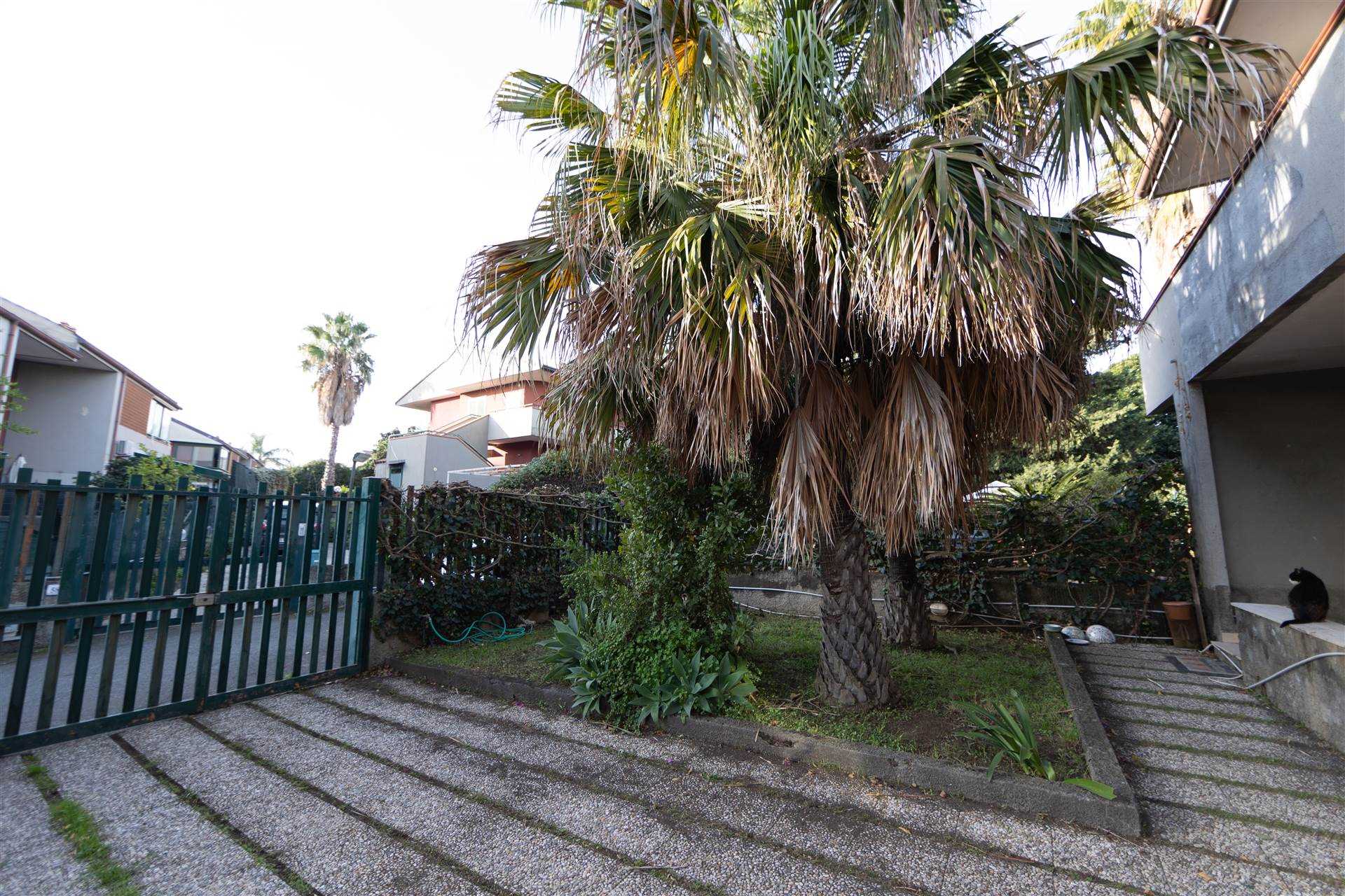 ACI CATENA, Apartment for sale of 106 Sq. mt., Good condition, Heating Individual heating system, Energetic class: G, placed at Ground, composed by: 