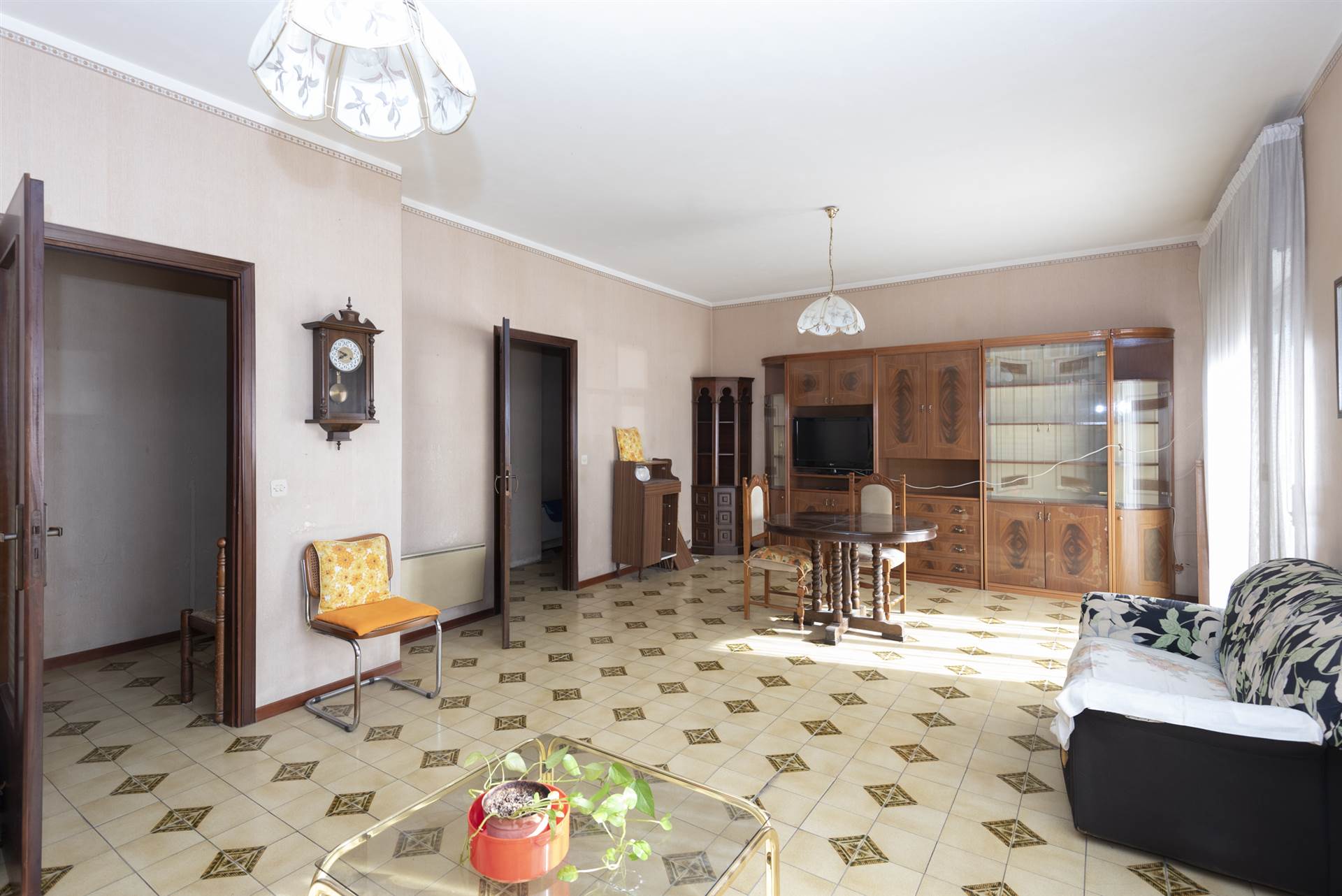 BARRIERA, CATANIA, Apartment for sale of 113 Sq. mt., Be restored, Energetic class: G, Epi: 325,6 kwh/m2 year, placed at 2° on 5, composed by: 4 
