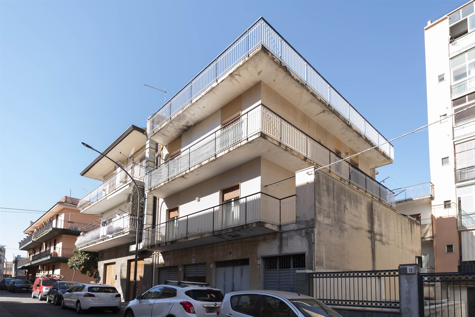Rif. RA63 - Via Calì, Valverde Siete alla ricerca di un appartamento in vendita nel tranquillo contesto cittadino di Valverde? Abbiamo la soluzione 