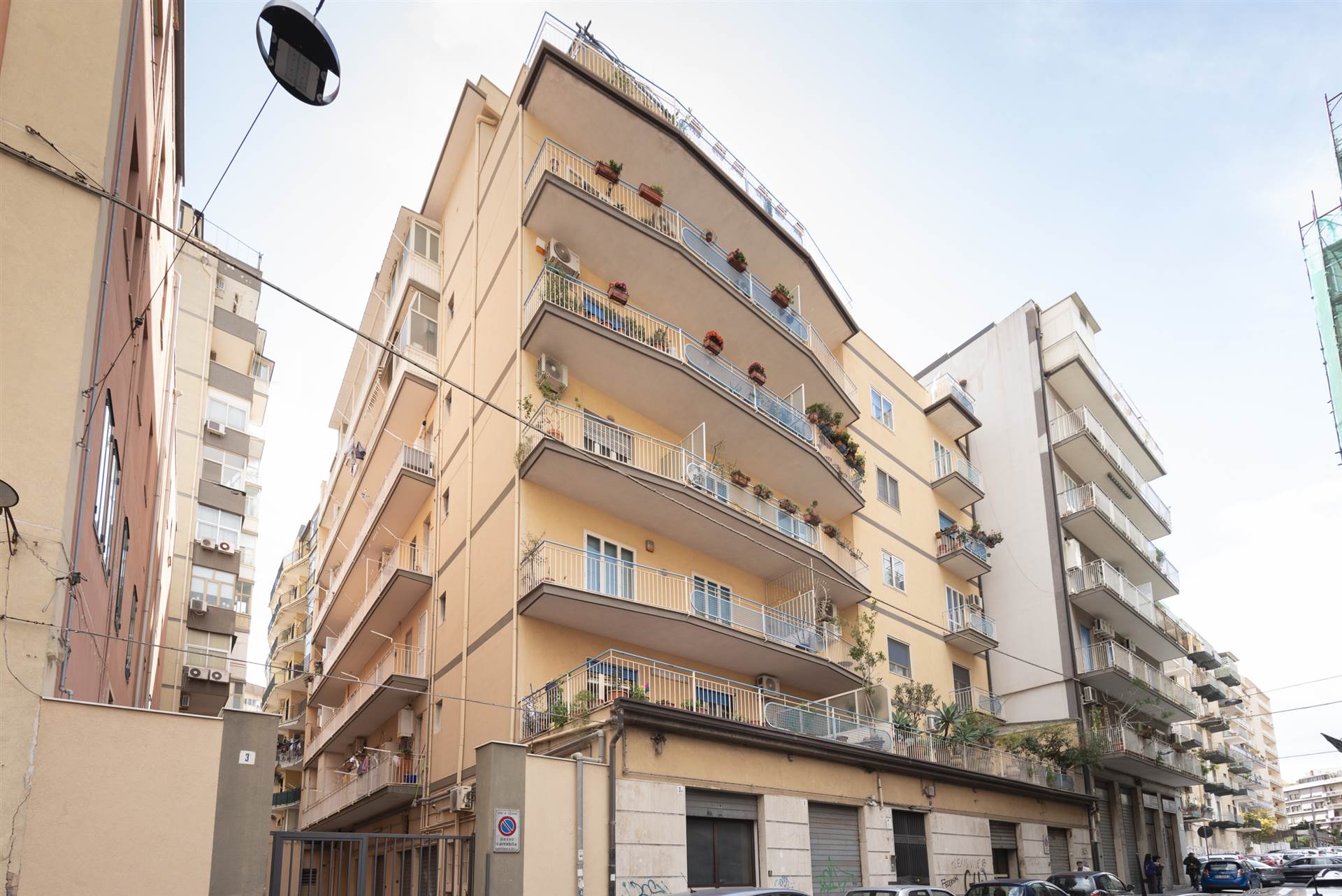 PIAZZA LANZA, CATANIA, Apartment for sale of 142 Sq. mt., Be restored, Heating Individual heating system, Energetic class: F, Epi: 207,2 kwh/m2 year, 