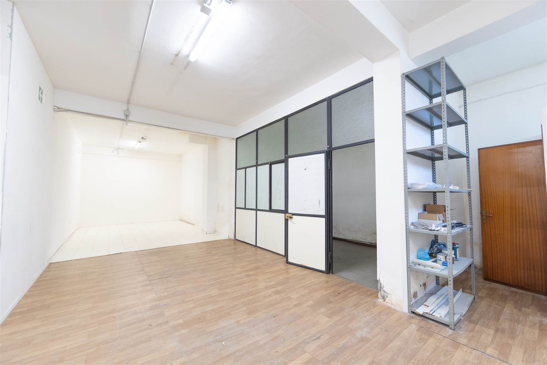 VALVERDE, Warehouse for sale of 81 Sq. mt., Good condition, Heating Non-existent, Energetic class: Not subject, placed at Basement on 3, composed by: 