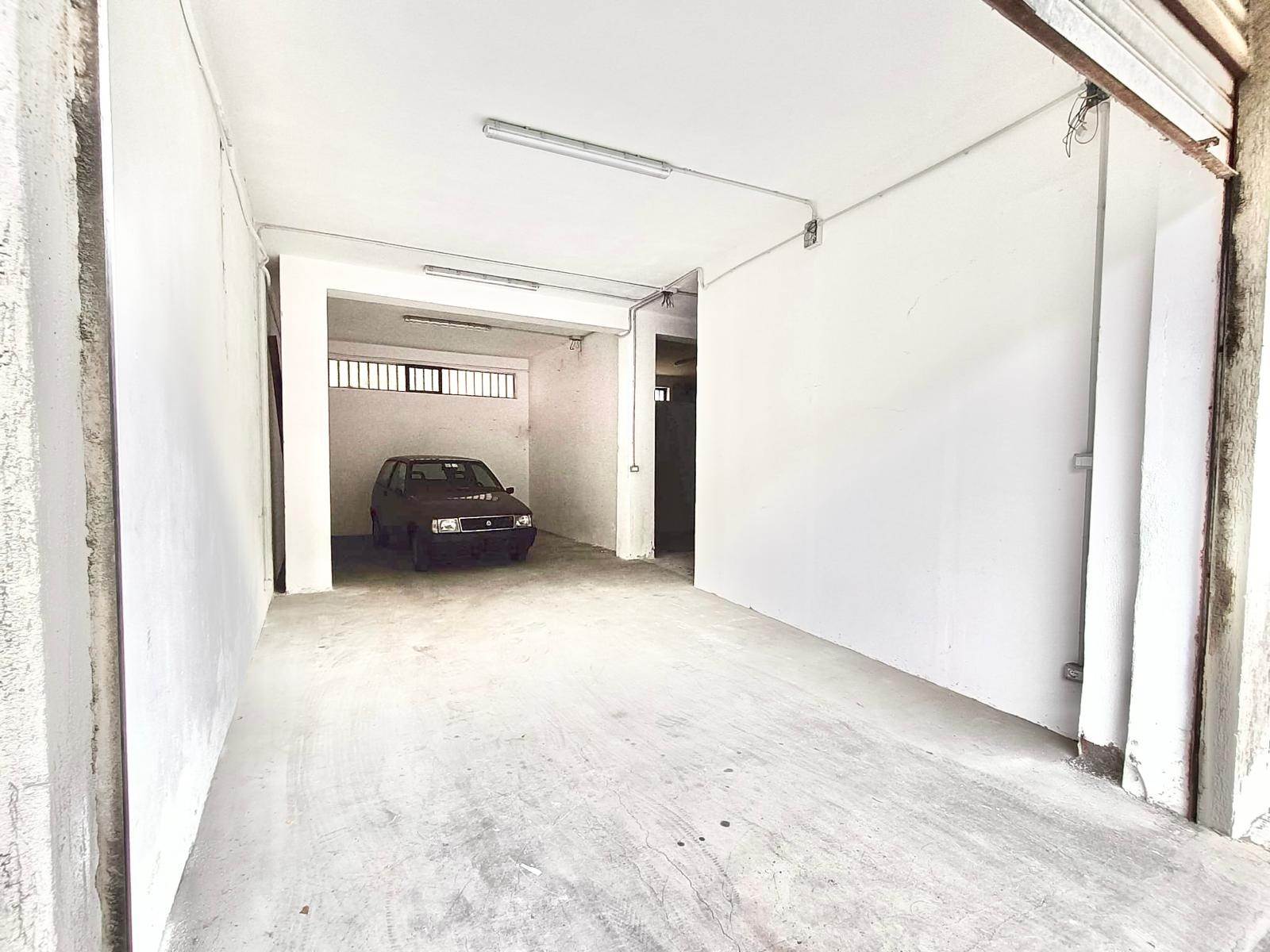 ACI CATENA, Warehouse for rent of 130 Sq. mt., Good condition, Energetic class: G, placed at Basement on 3, composed by: 2 Rooms, 1 Bathroom, Price: 