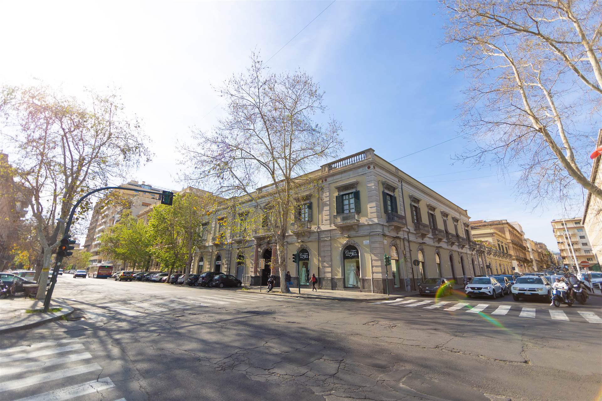 CORSO ITALIA, CATANIA, Office for rent of 828 Sq. mt., Be restored, Energetic class: G, placed at Ground, composed by: 16 Rooms, 4 Bathrooms, Price: 