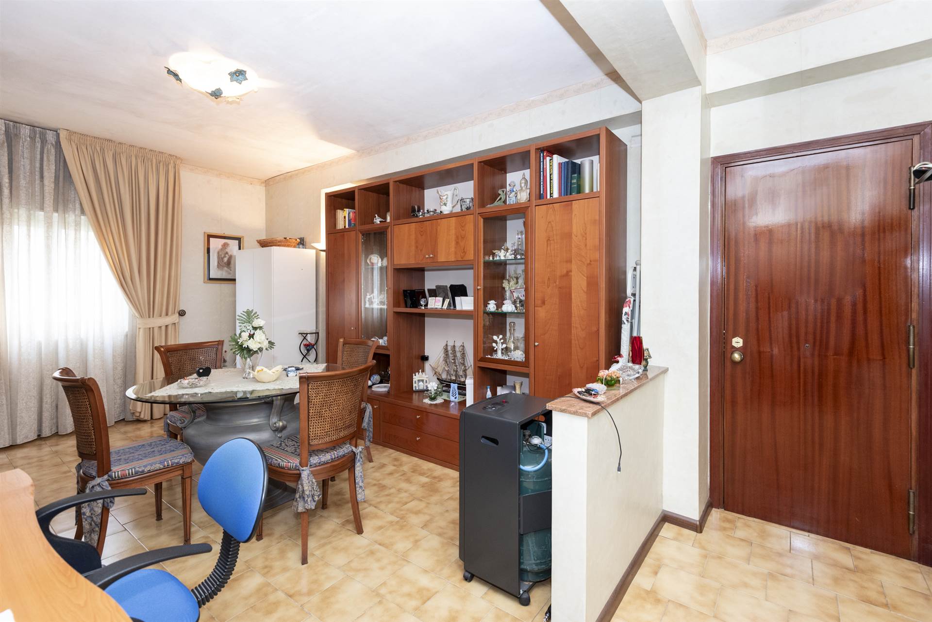 SAN PAOLO, GRAVINA DI CATANIA, Квартира на продажу из 81 Км, Xорошо, на земле 1° на 3, состоит из: 3 Помещения, Отдельная кухня, , 2 Комнаты, 1 