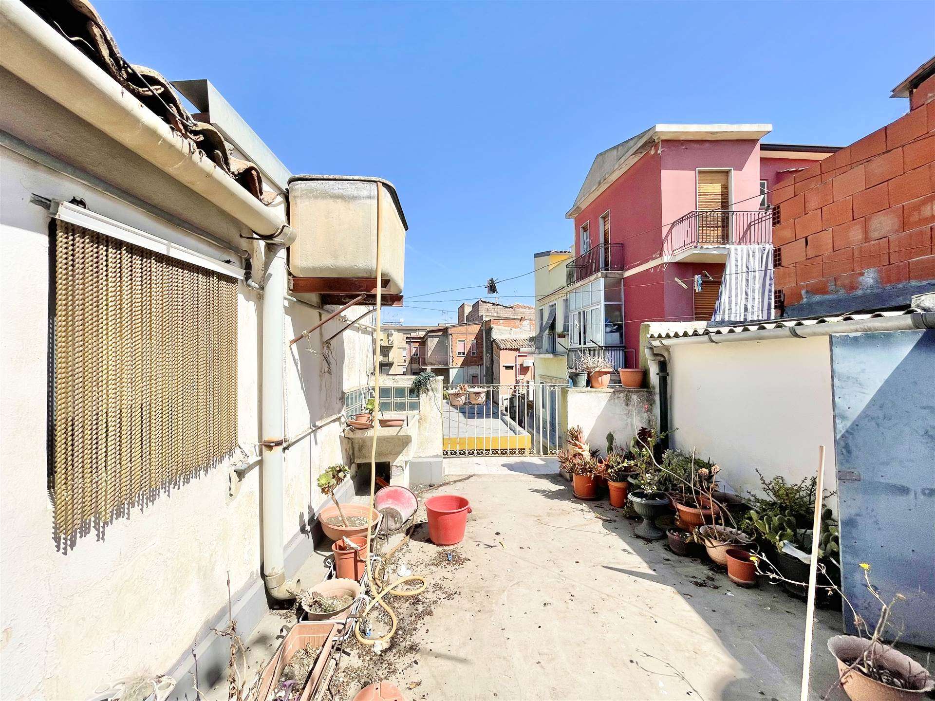 PATERNO', Single house for sale of 65 Sq. mt., Be restored, Heating Individual heating system, Energetic class: G, placed at 1° on 2, composed by: 2 
