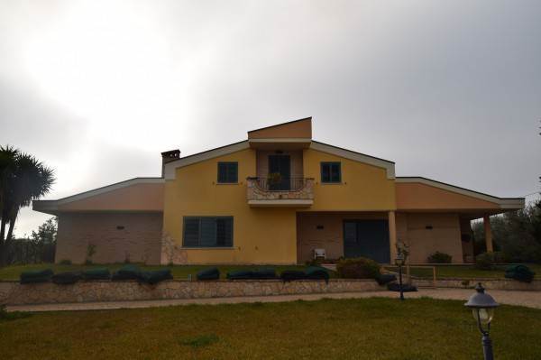 VASTO, Villa for sale of 700 Sq. mt., Habitable, Heating Individual heating system, Energetic class: B, Epi: 0 kwh/m2 year, composed by: 6 Rooms, 4 