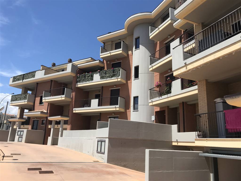 VASTO, Apartment for sale of 105 Sq. mt., New construction, Heating To floor, Energetic class: B, Epi: 0 kwh/m2 year, placed at Ground on 2, composed 