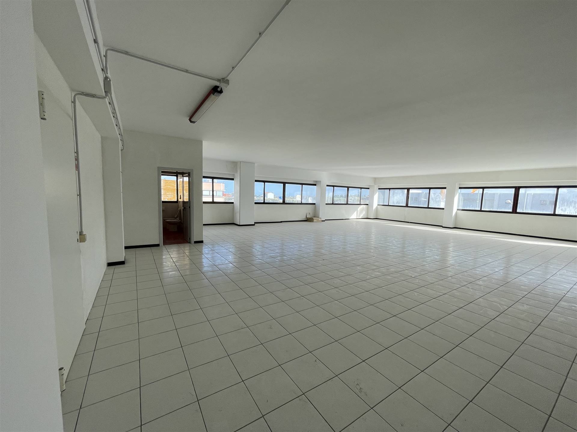 PERIFERIA, VASTO, Office for rent of 3 Sq. mt., Energetic class: G, Epi: 0 kwh/m3 year, placed at 1° on 1, composed by: , 2 Bathrooms, Price: € 1,700