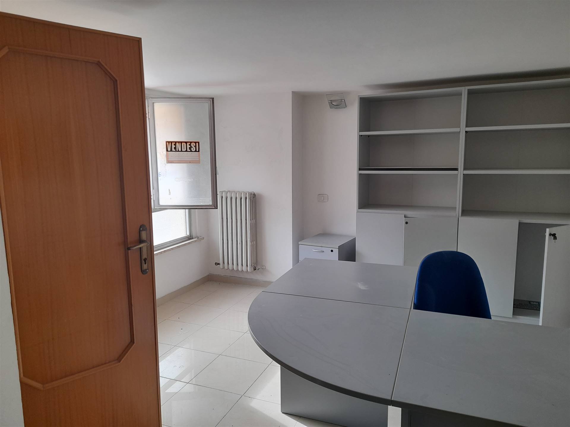 V - 710 L'agenzia immobiliare Aliservice propone in vendita a San Salvo in via Trignina un locale uso ufficio di mq 22 con bagno posto al primo piano.