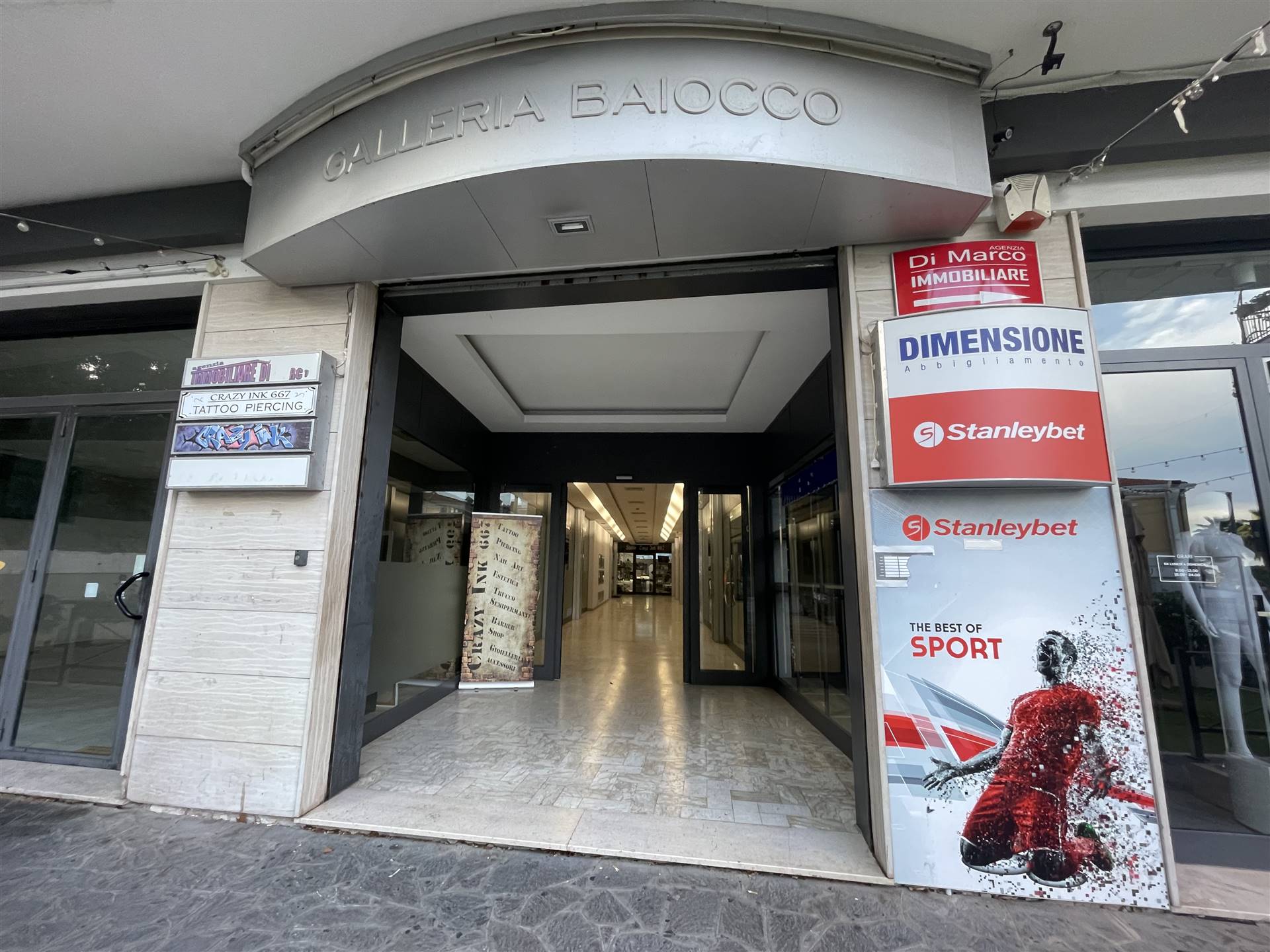 V 920 L'Agenzia Aliservice Immobiliare propone in vendita a VastoMarina nel cuore di viale Dalmazia vicino la gelateria Pannamore , un locale 
