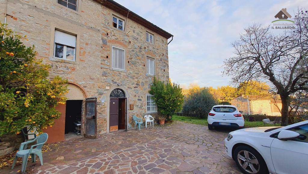 Rustico casale in vendita a Capannori Lucca San Ginese Di Compito