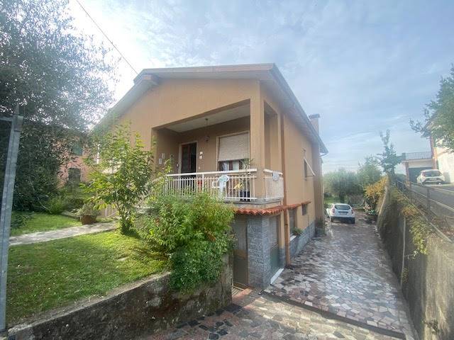 Casa singola in vendita a Fosdinovo Massa Carrara Caniparola