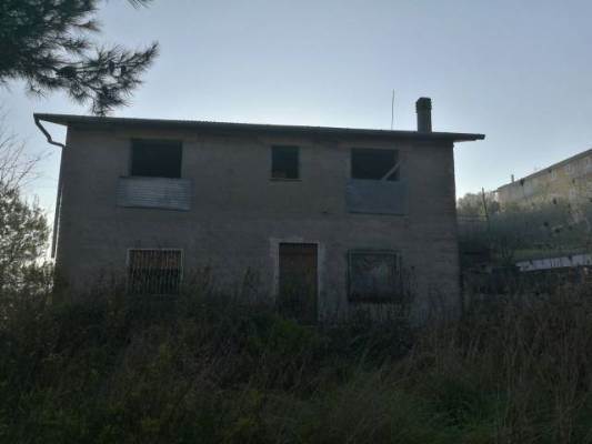 Villa in Via San Leucio in zona Libertà a Benevento