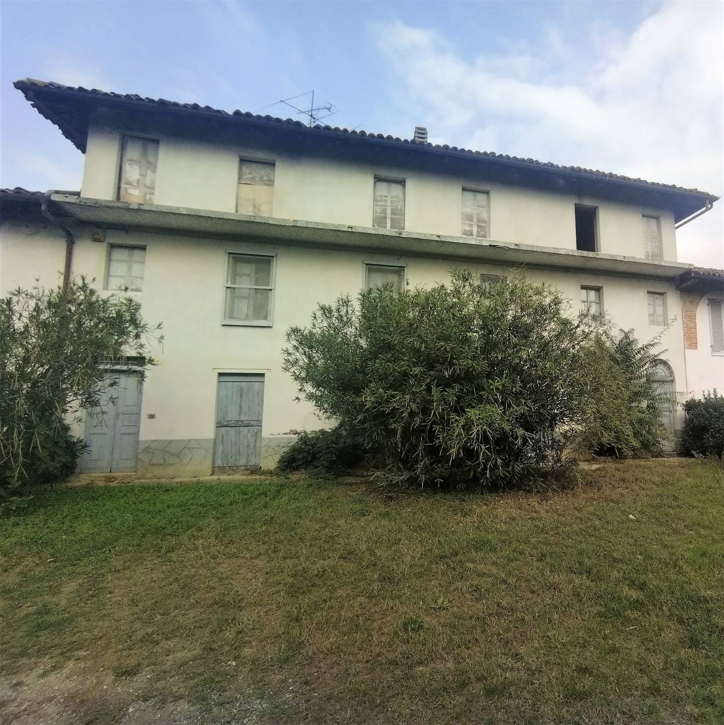 Rustico casale da ristrutturare in zona Valdoisa a San Damiano D'Asti