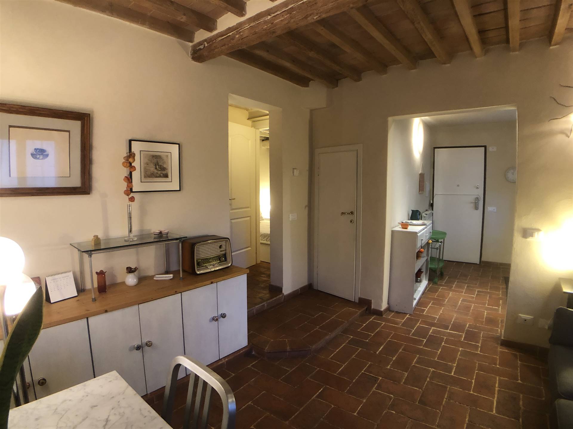 Apartment of great charm that blends the rustic Tuscan with the refinement of the details, just renovated offers guests great comfort just steps from 