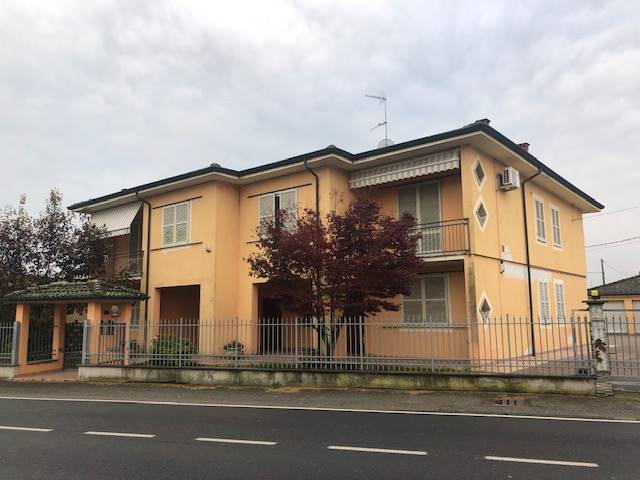 Villa bifamiliare in vendita a Valle Lomellina Pavia
