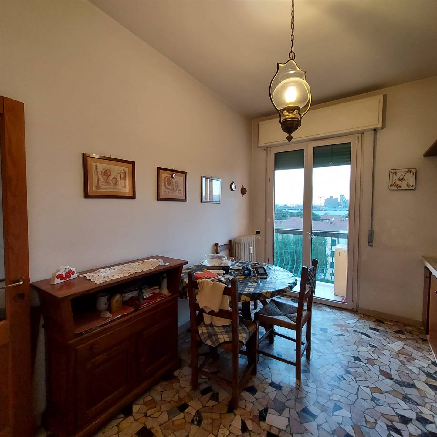 CIRCONDARIA, FIRENZE, Apartment for sale of 80 Sq. mt., Excellent Condition, Heating Centralized, Energetic class: F, Epi: 202,28 kwh/m2 year, placed 